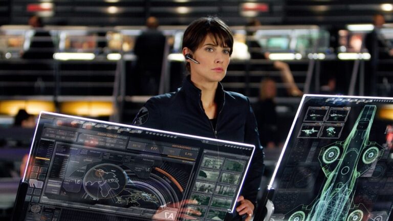 Avengers Role Let Cobie Smulders Shake Off Sitcom Style