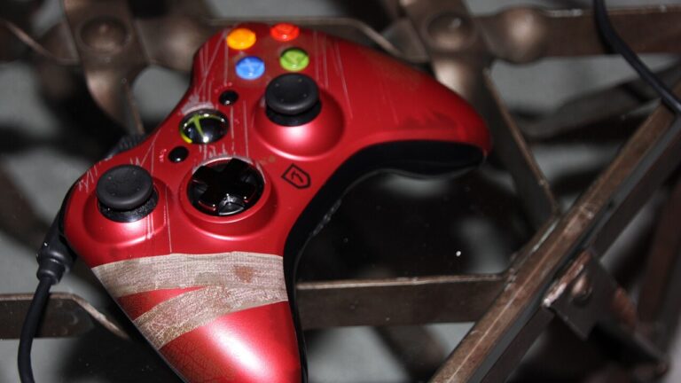 Limited edition Lara Croft Xbox controller unveiled