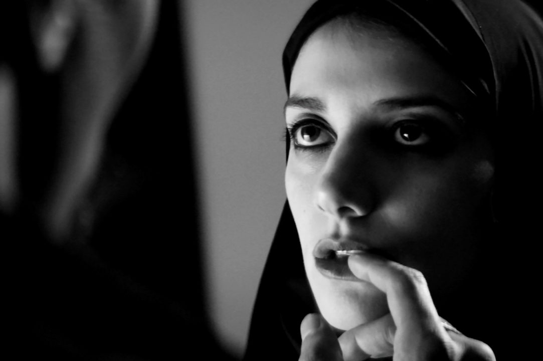 A Girl Walks Home Alone At Night (2014) Review A Girl Walks Home Alone At Night (Movie) Review 2
