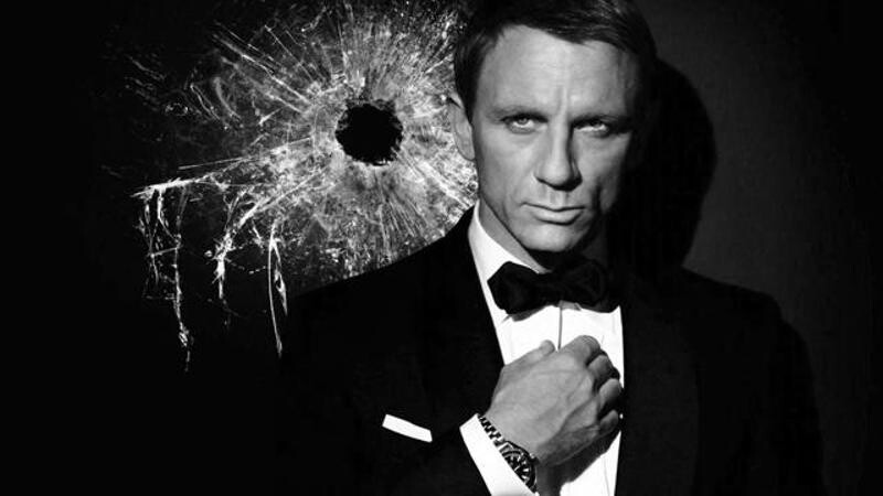 Daniel-Craig-As-A-James-Bondinsert3