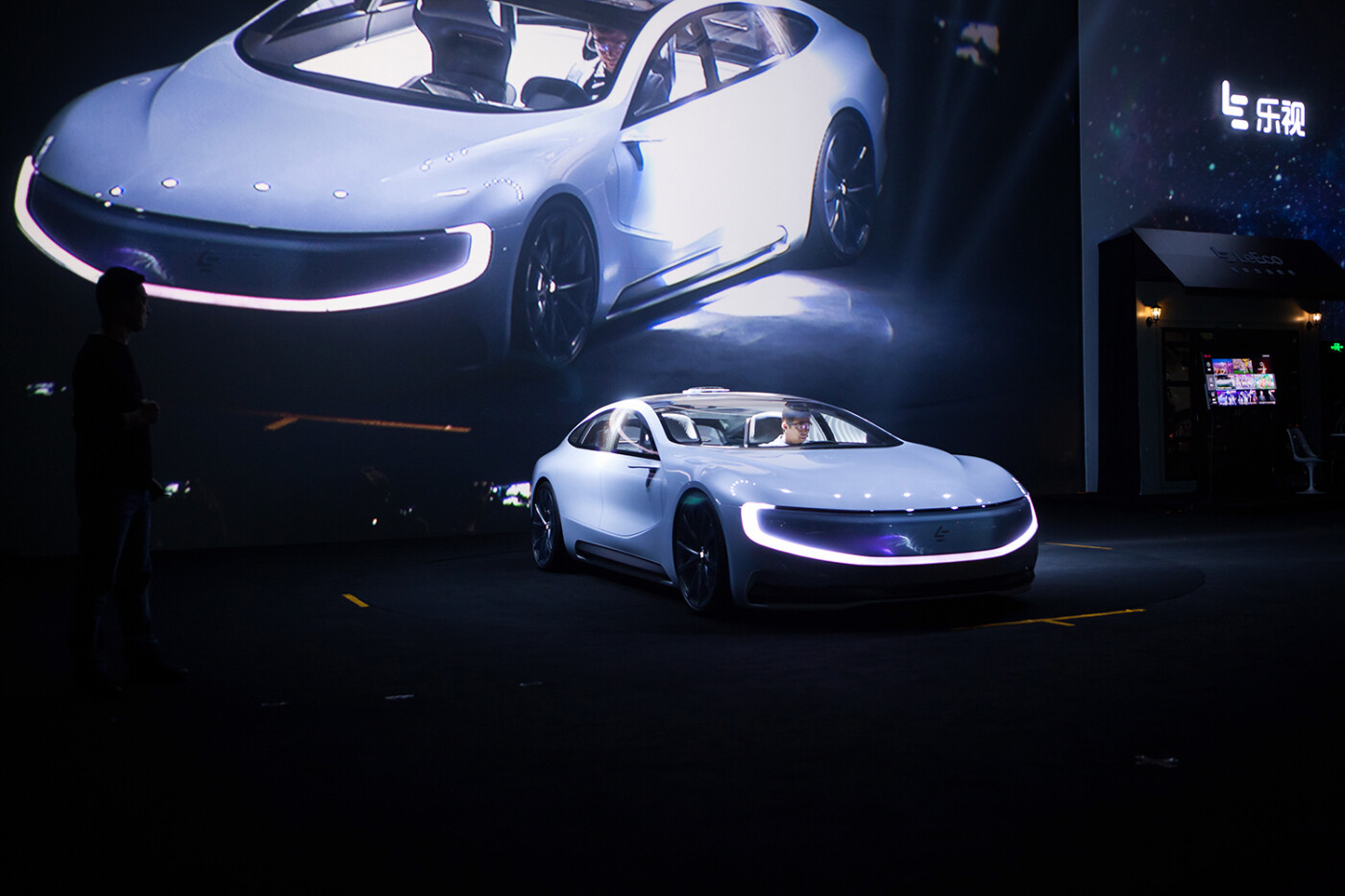 Leeco Reveals Smartphone Controlled Electric Car 3
