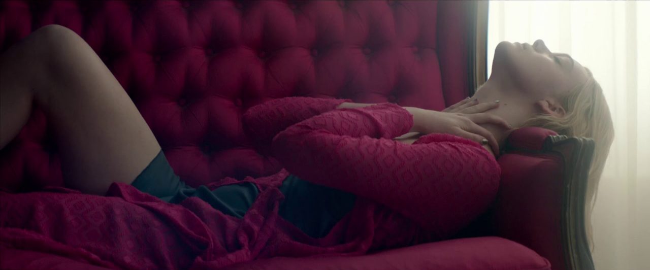 The Neon Demon (Movie) Review 4