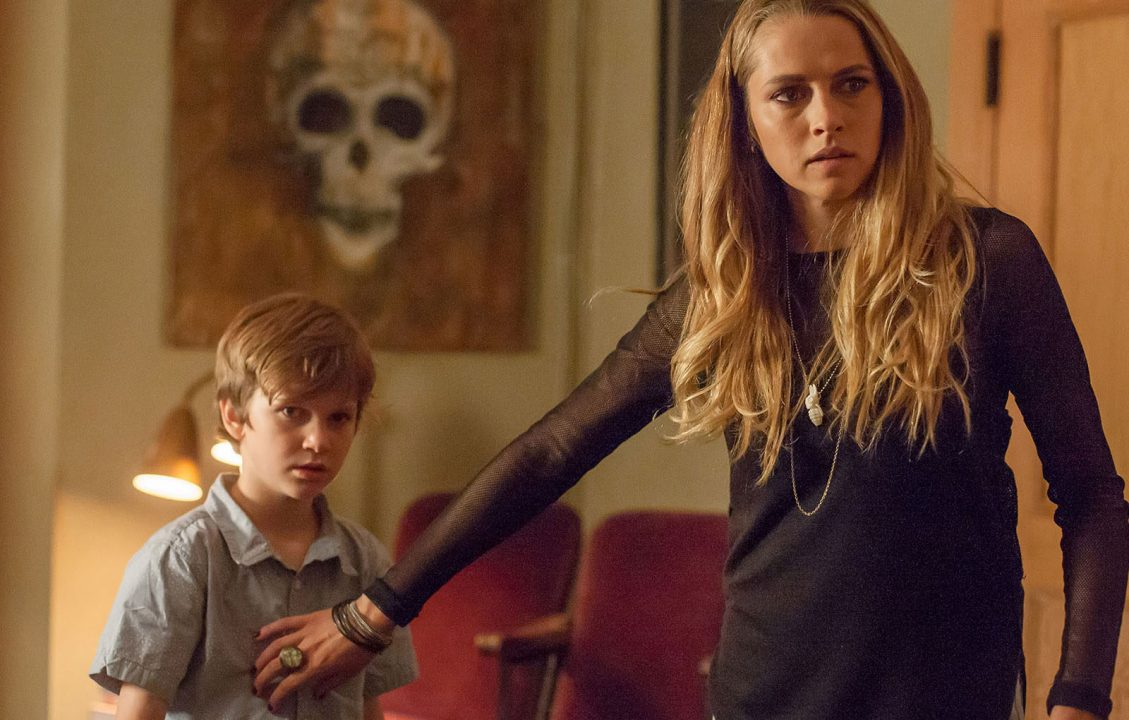 Lights Out (Movie) Review 3
