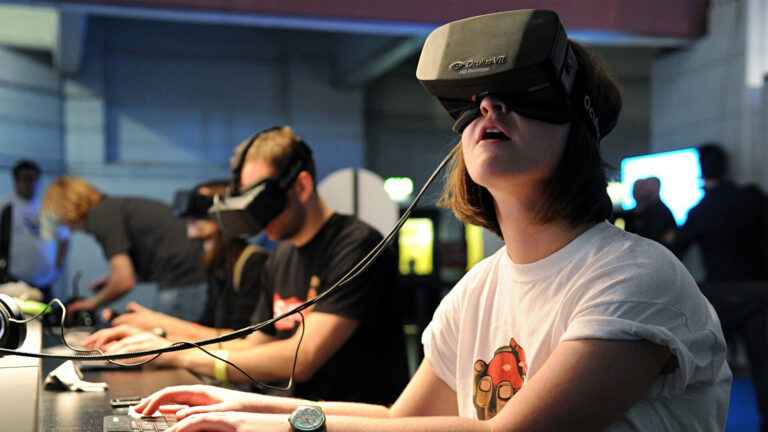 Oculus Rift And HTC Vive On Decline, Steam Study Finds