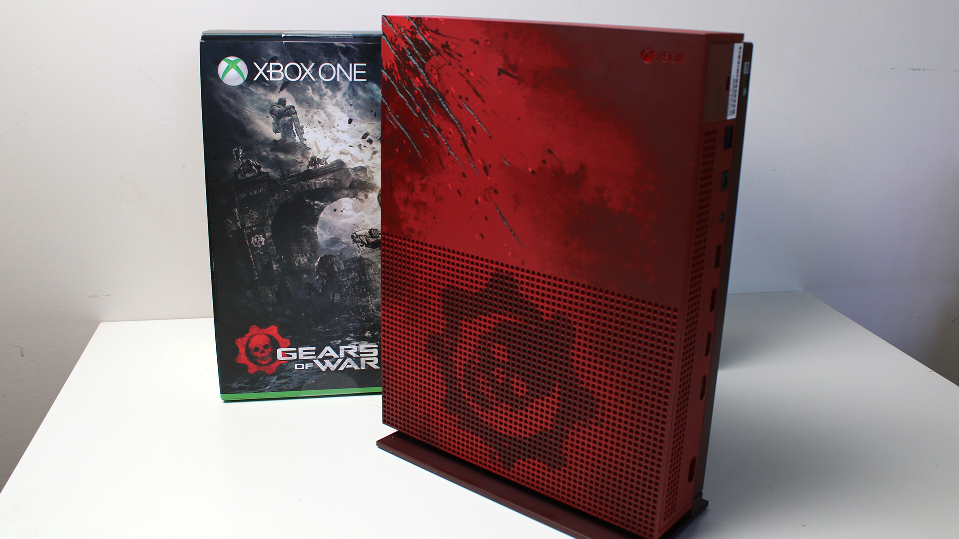 Unboxing The Gears Of War 4 Xbox One S 8