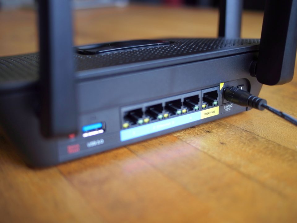 Linksys Max Stream EA8300 Hardware Review 4