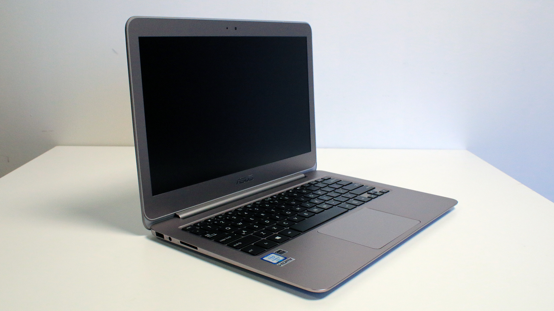 ASUS Zenbook UX305UA (Hardware) Review 1