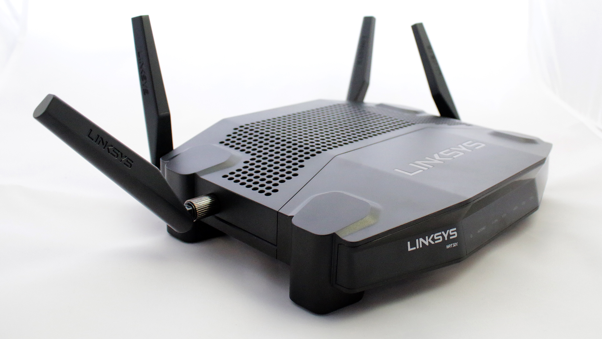 Linksys WRT 32X Gaming Router (Hardware) Review CGMagazine