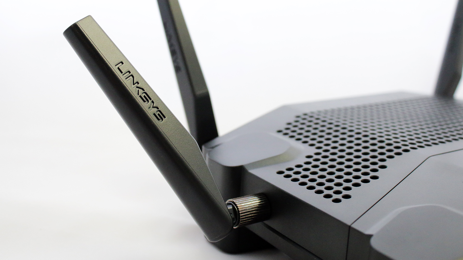 Linksys Wrt 32X Gaming Router (Hardware) Review 3