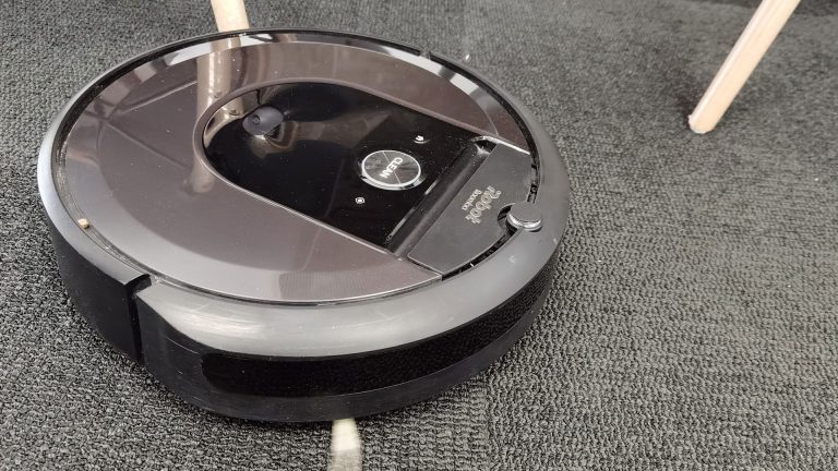iRobot Roomba i7+
