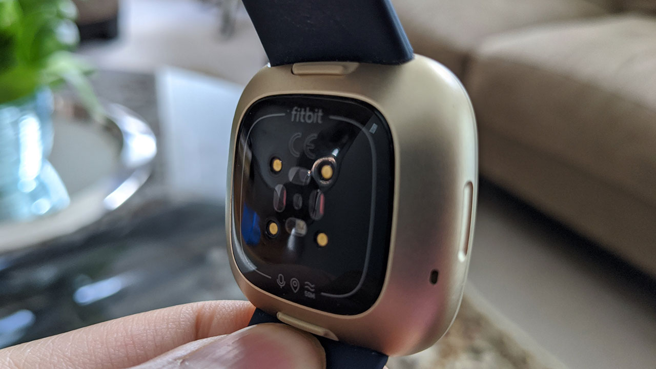 Fitbit Versa 3 Smartwatch Review 3