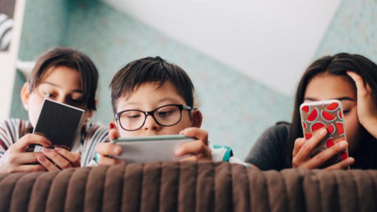 The Insane Art Of Balancing Screen Time And Back-To-School The Art Of Balancing Screen Time And Back-To-School
