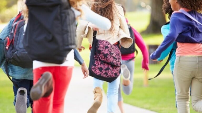 The Insane Art of Balancing Screen Time and Back-to-School
