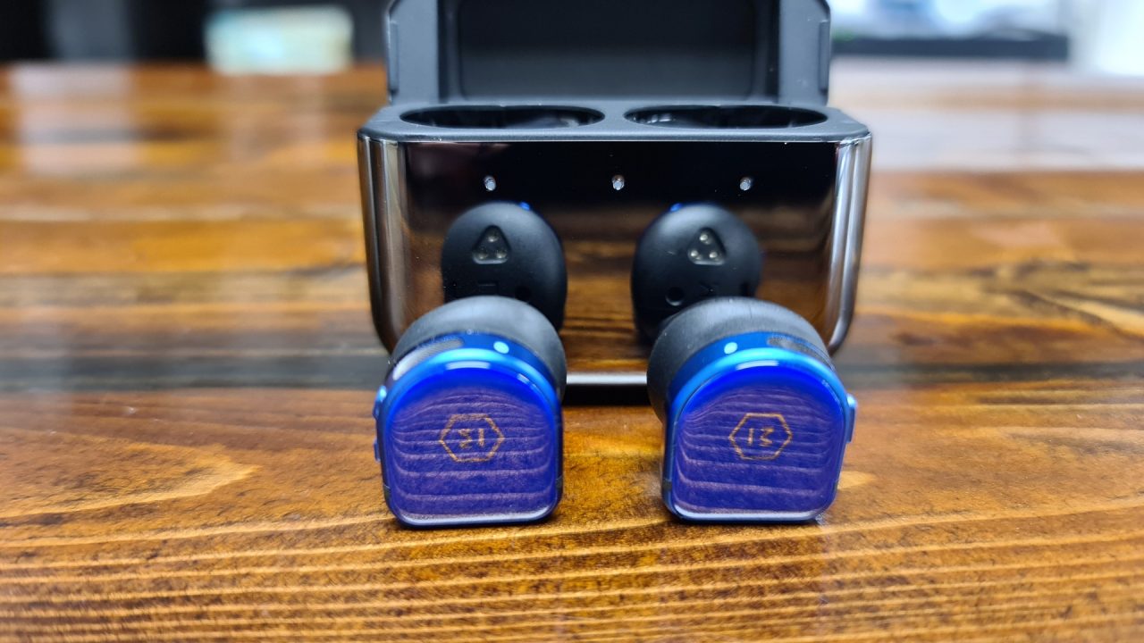 Master &Amp; Dynamic Mw08 Earphones 3