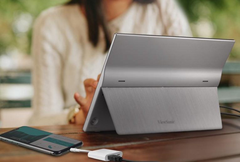 CGM Recommends: Holiday Gifts for Tech Lovers 2021