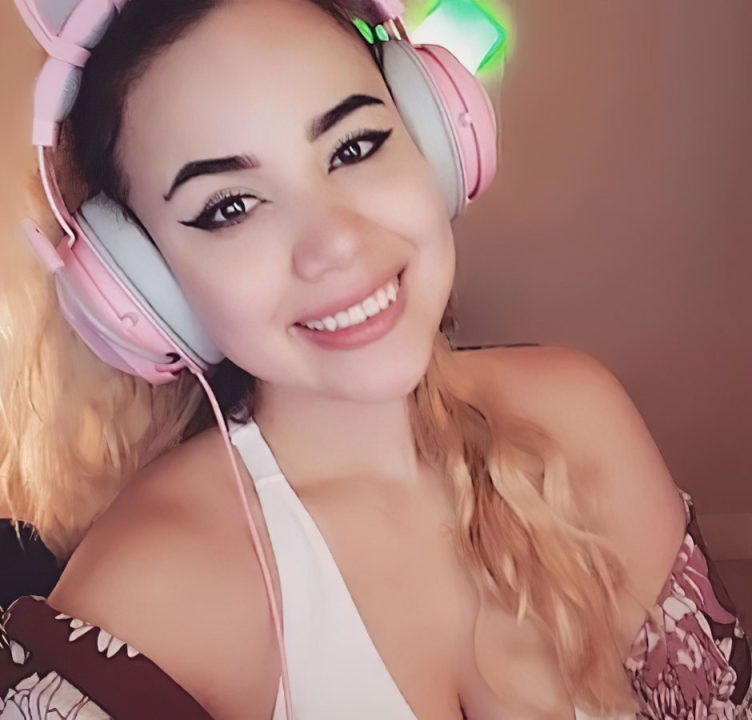 The Most Popular Female Gamers In The World 12