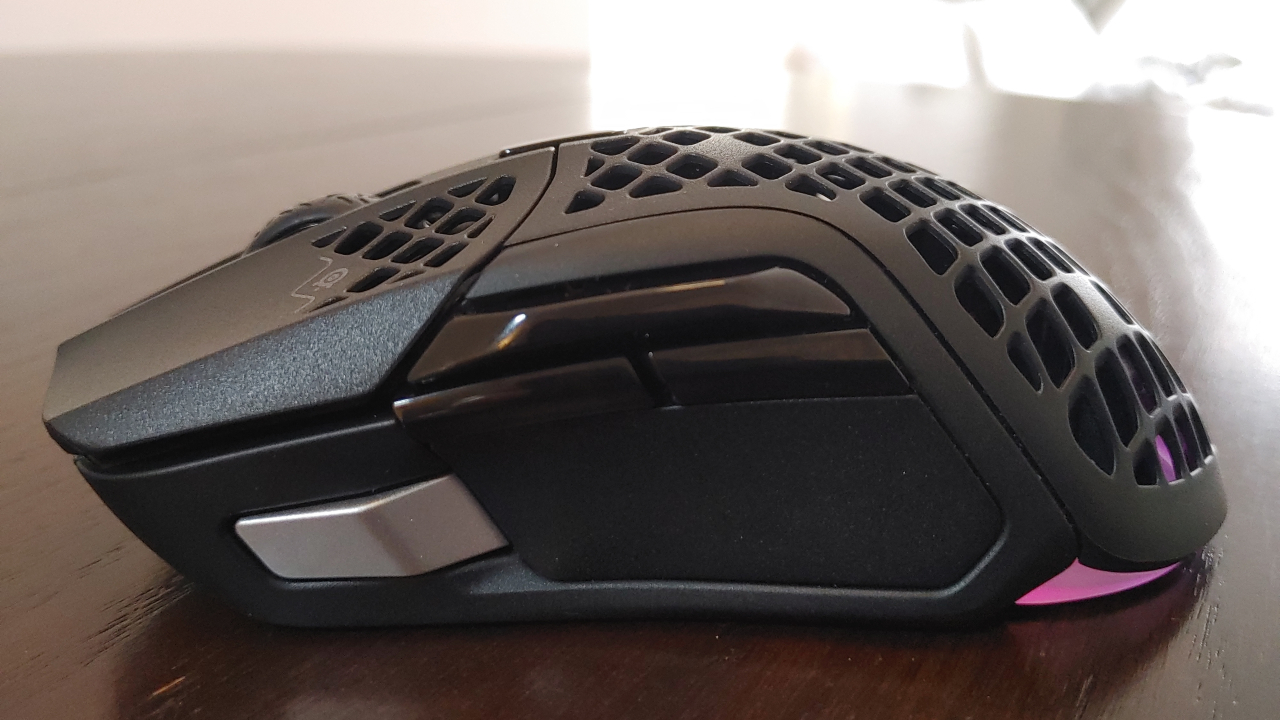 Steelseries Aerox 5 Wireless Gaming Mouse Revie 6