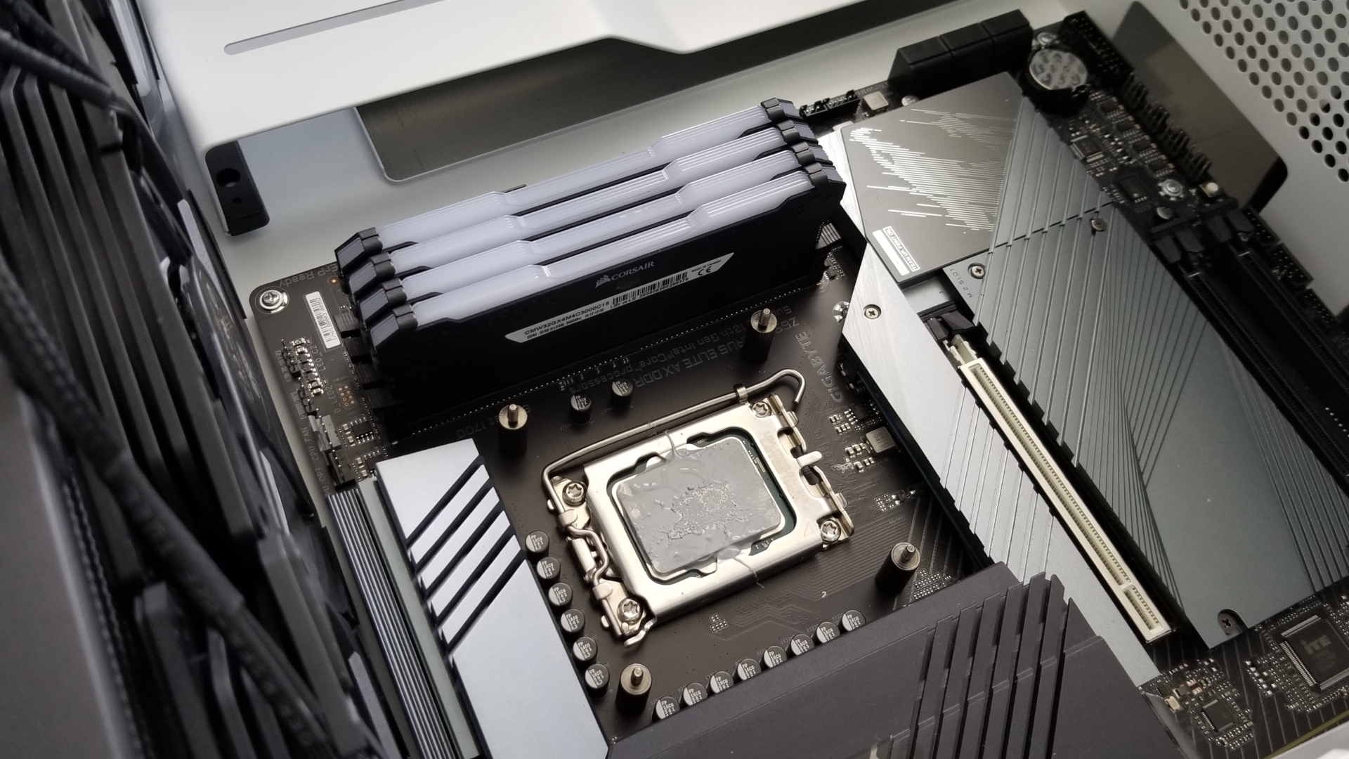 Z690 AORUS Elite AX (Intel) Gaming Motherboard Review 4