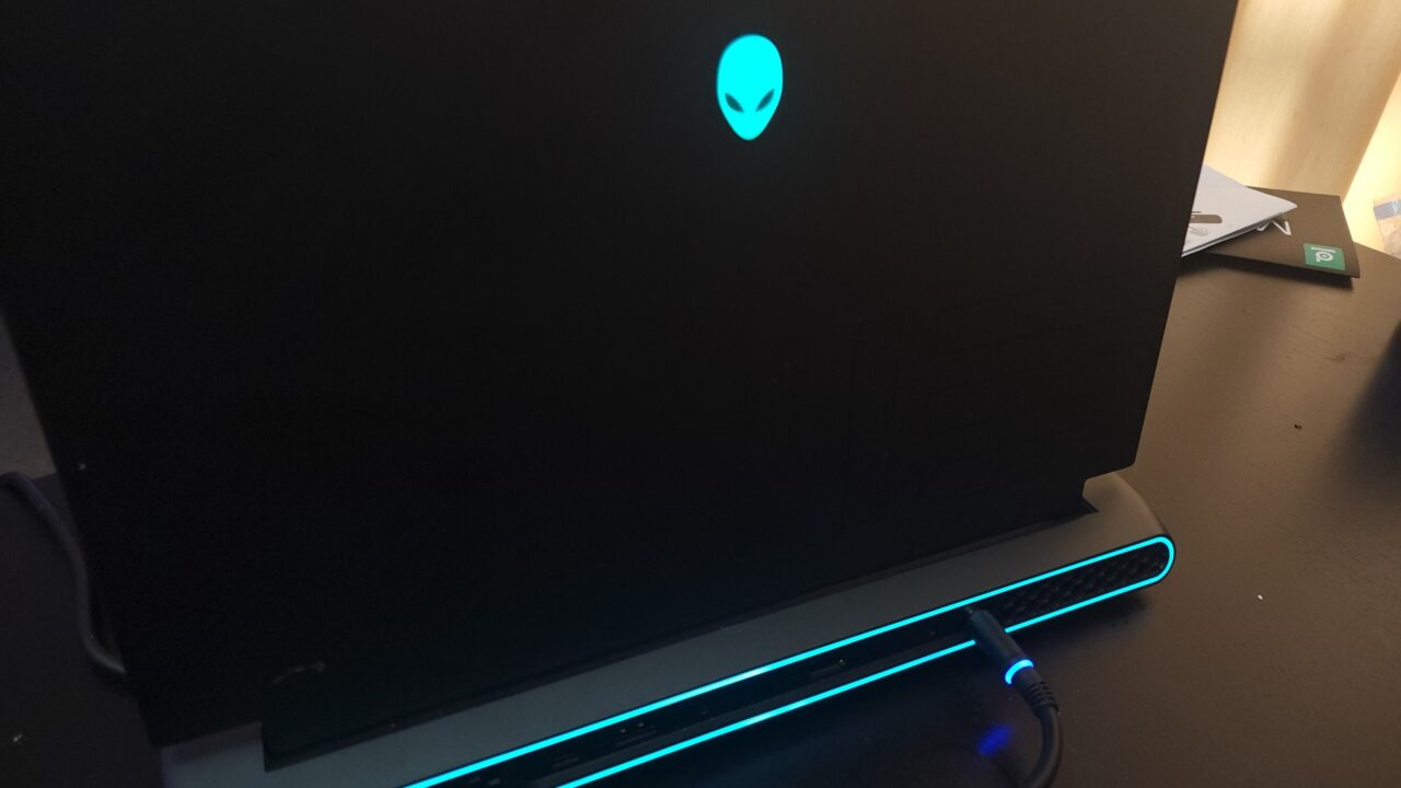 Alienware M15 R7 Gaming Laptop Review 2