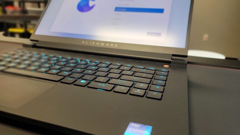 Alienware M15 R7 Gaming Laptop Review