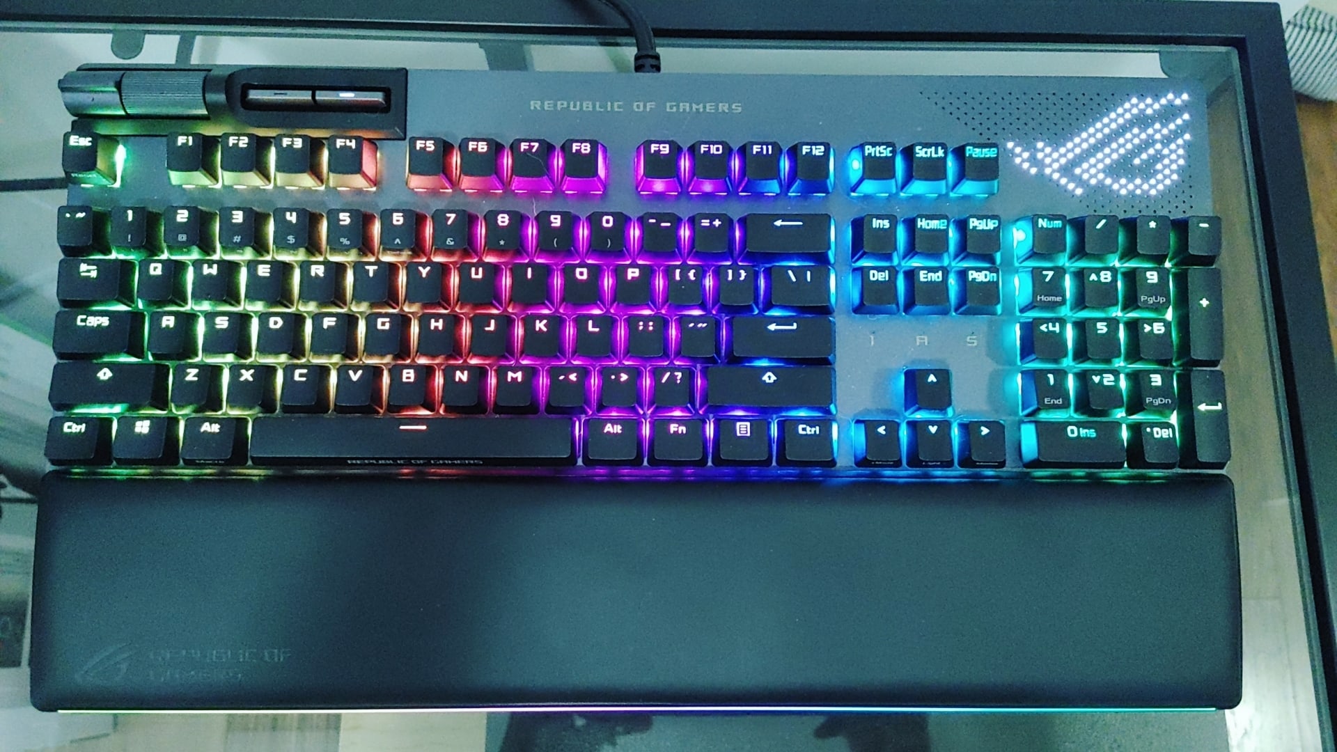 asus rog strix flare ii animate keyboard review 168315