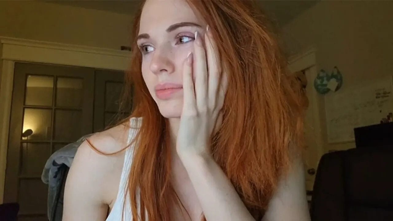 Amouranth Exposes Abuse, Streamers Offer Support(04)