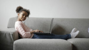 5 tips to create a safe environment while your kids browse the web 23013001