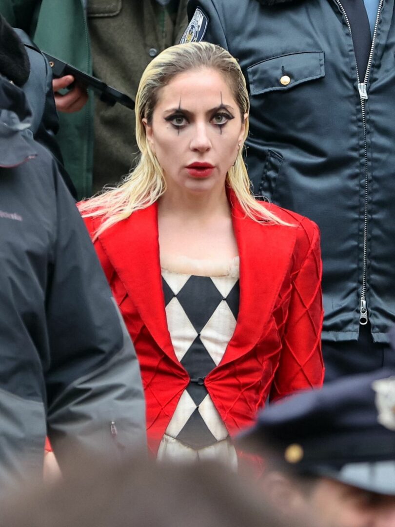 lady gaga goes full harley quinn in joker sequel set photos 23032703 2