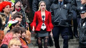 lady gaga goes full harley quinn in joker sequel set photos 23032703 3