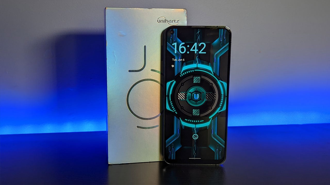 Unihertz Luna Smartphone Review