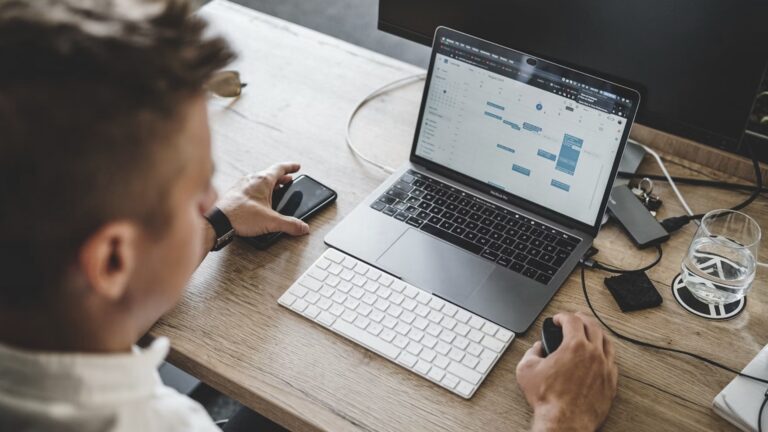 The Project Manager’s Toolkit: 6 Key Tools for Effective Management