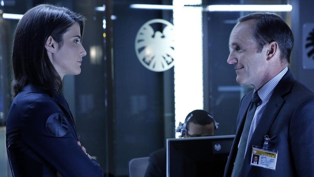 COLBIE SMULDERS, CLARK GREGG