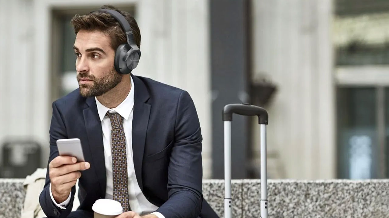 Christmas Gift Guide: Gifts for Tech Lovers 2023