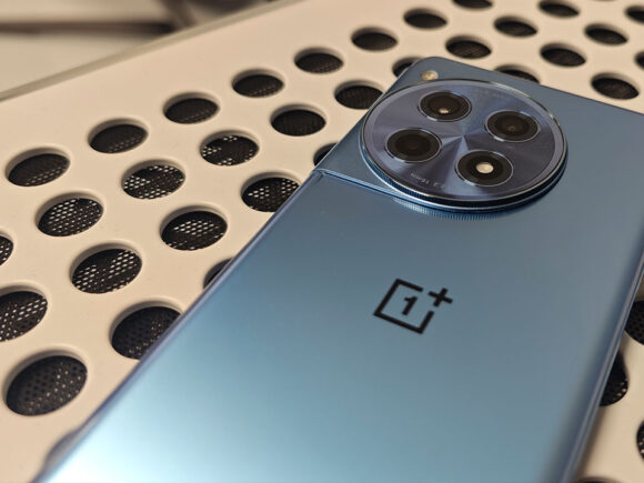 OnePlus 12R Smartphone Review