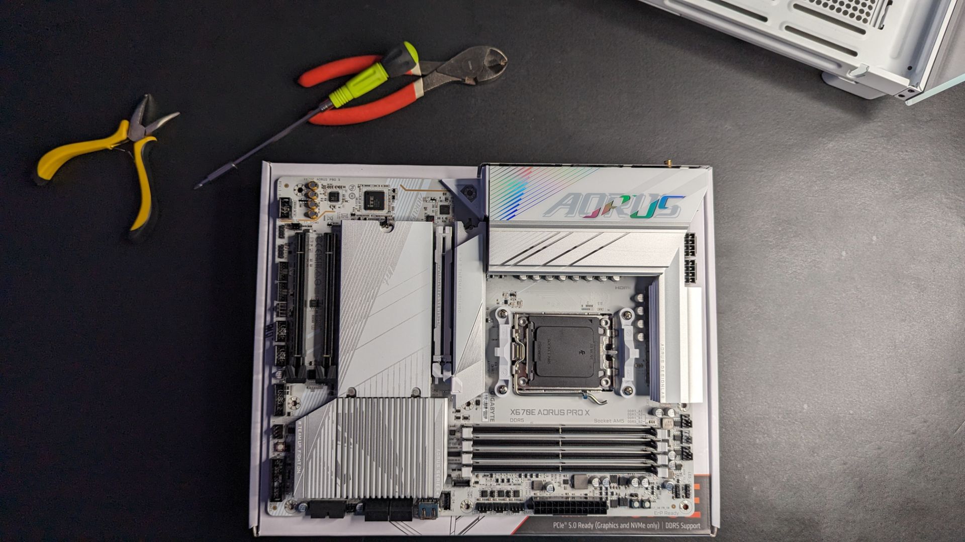 Gigabyte X670E Aorus Pro X Motherboard Review