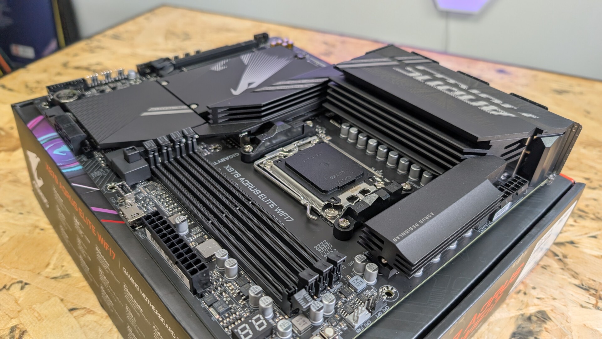 GIGABYTE X870 Aorus Elite WiFi 7 Motherboard Review