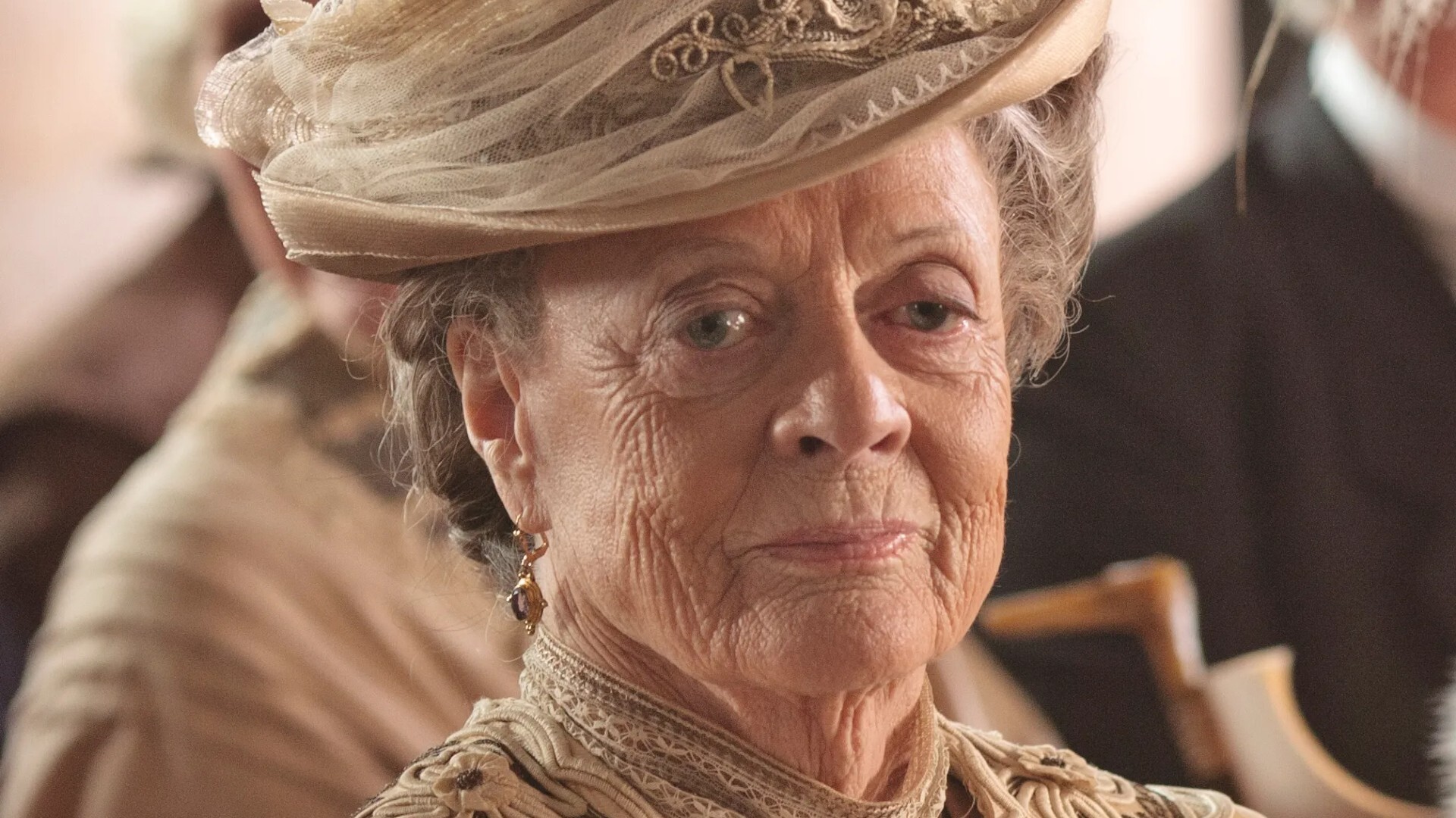 Maggie Smith, Oscar-Winning Star of Harry Potter and Downtown Abby, Dies at 89
