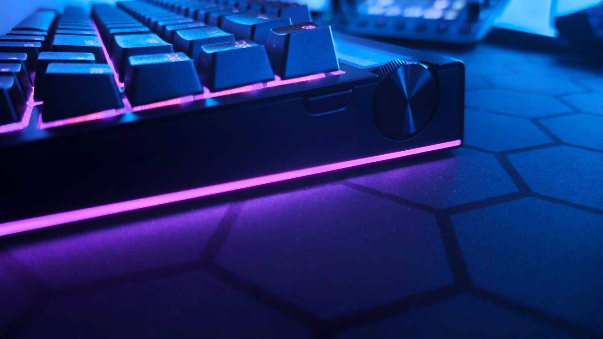 Razer Blackwidow V4 Pro 75% Keyboard Review