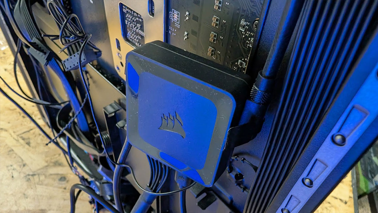 Corsair iCUE LINK TITAN 360 RX RGB AIO Cooler Review