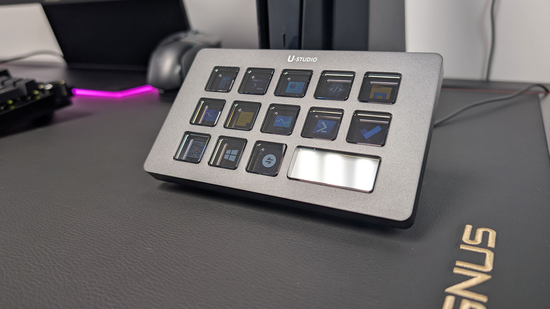 Ulanzi Stream Deck D200 Review