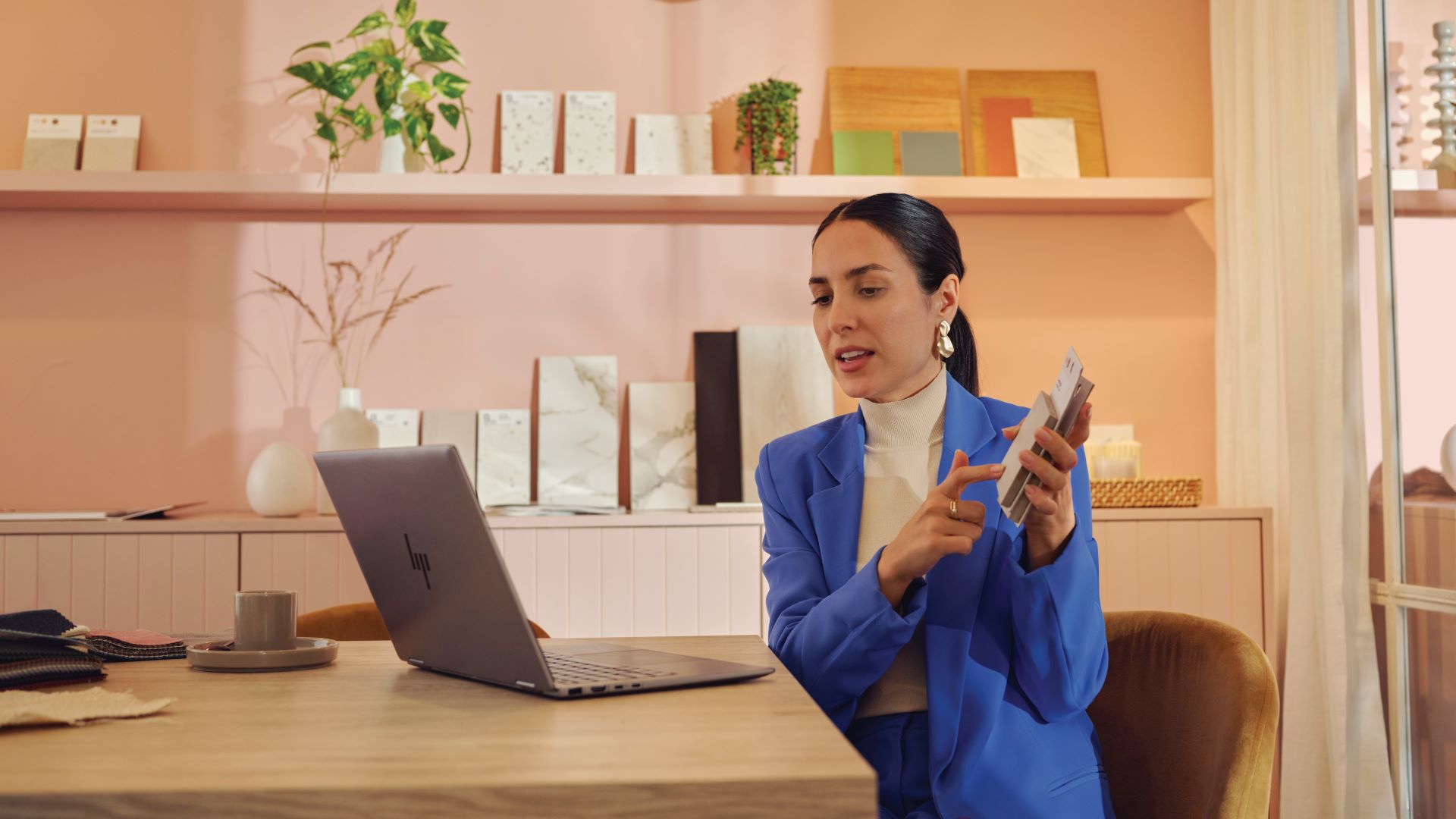 CES 2025: HP Unleashes New Wave of AI-Compatible PCs & Accessories
