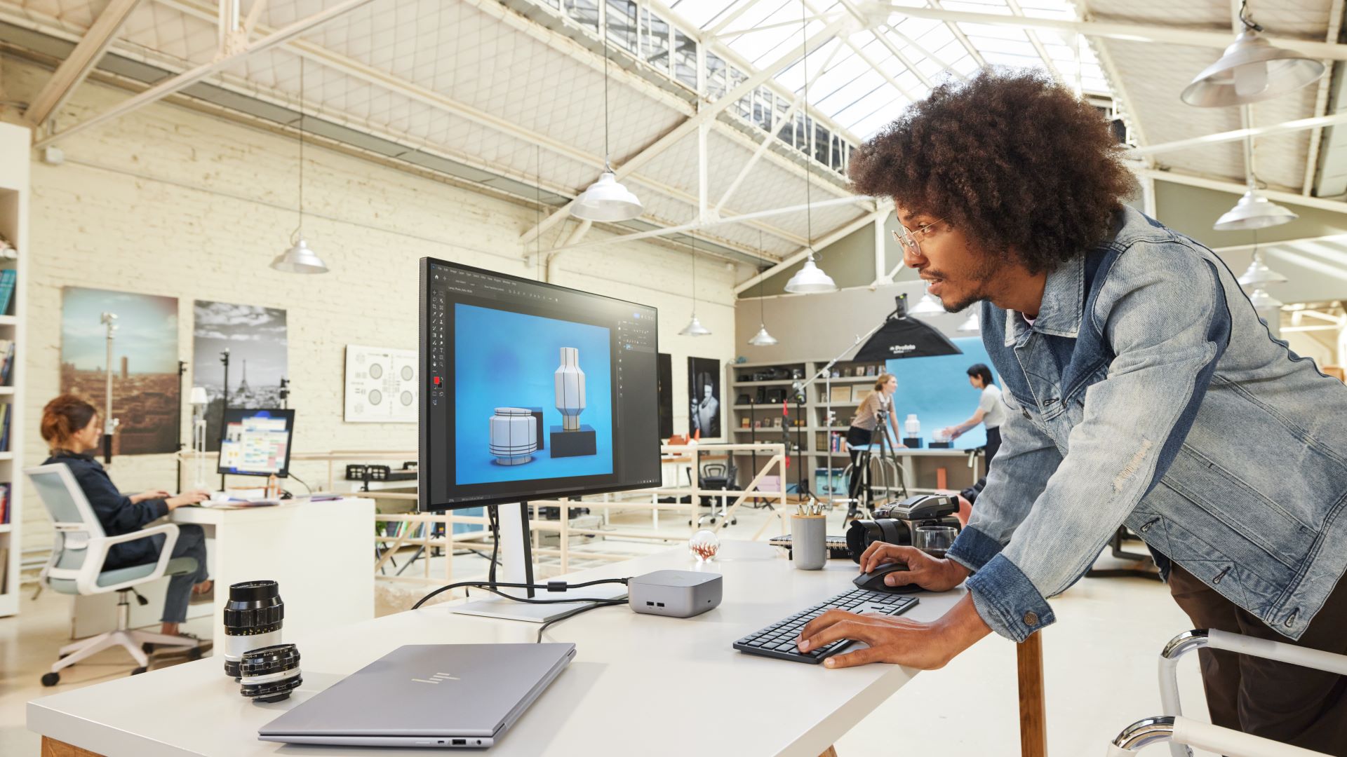 CES 2025: HP Unleashes New Wave of AI-Compatible PCs & Accessories
