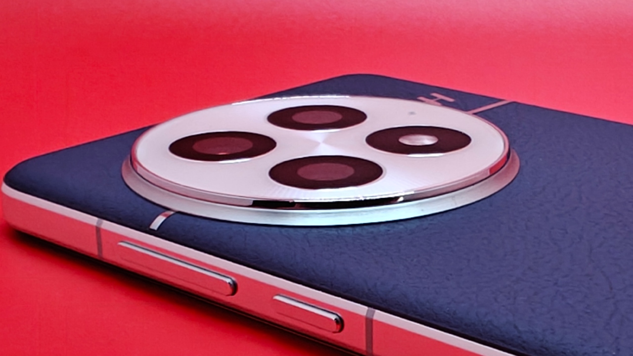 OnePlus 13 Smartphone Review