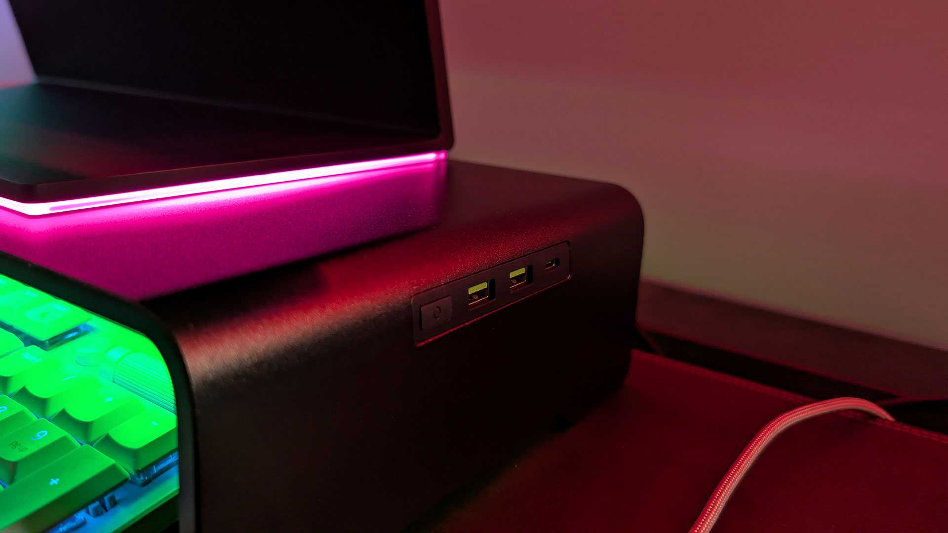 Razer Monitor Stand Chroma Review Razer Monitor Stand Chroma Review