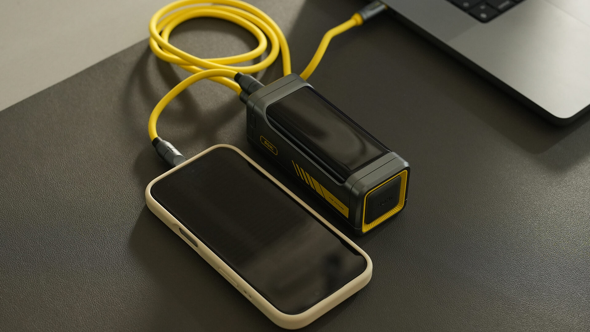 AOHi Announce The Starship Pro, A 10,000mAh Power Bank Outputting 210W