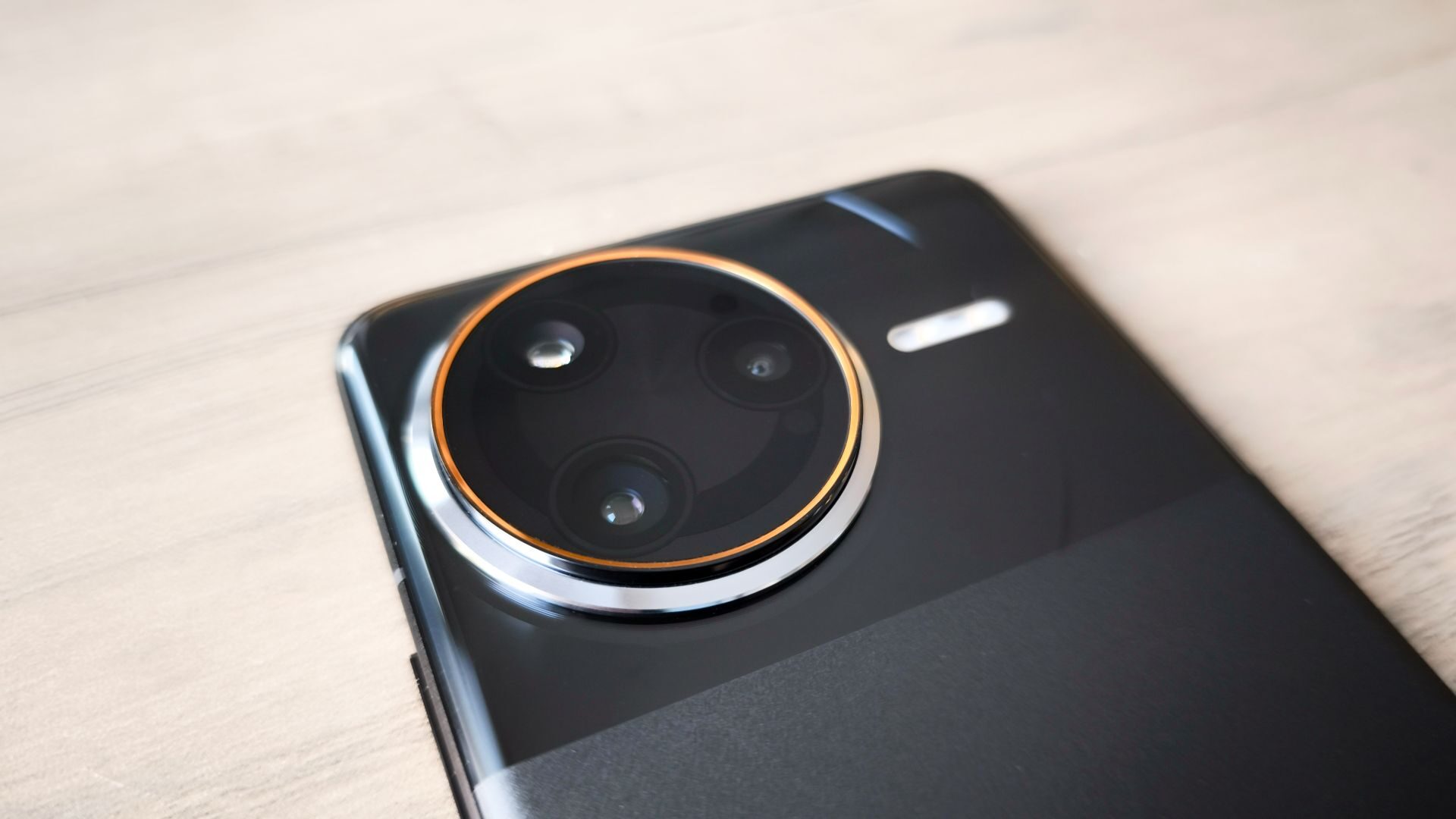 POCO F7 Ultra Smartphone Review