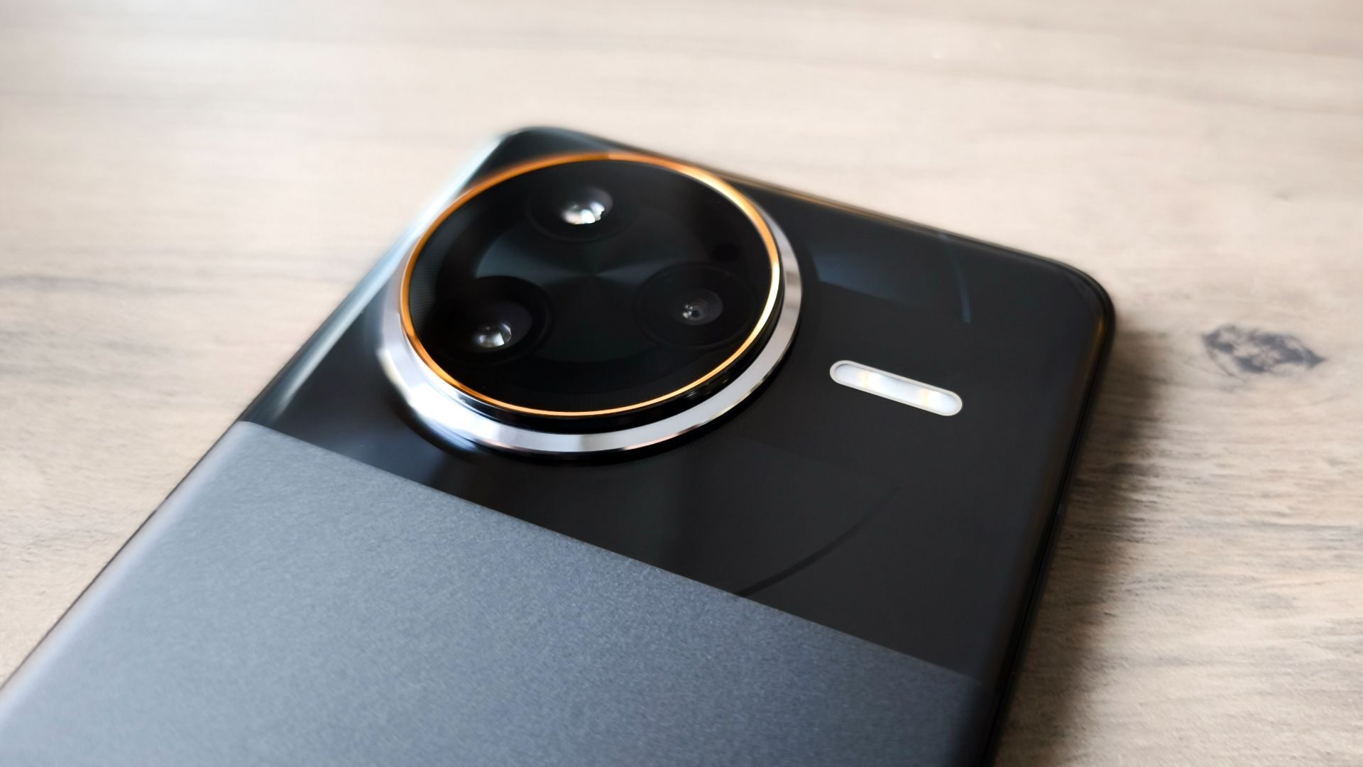 POCO F7 Ultra Smartphone Review