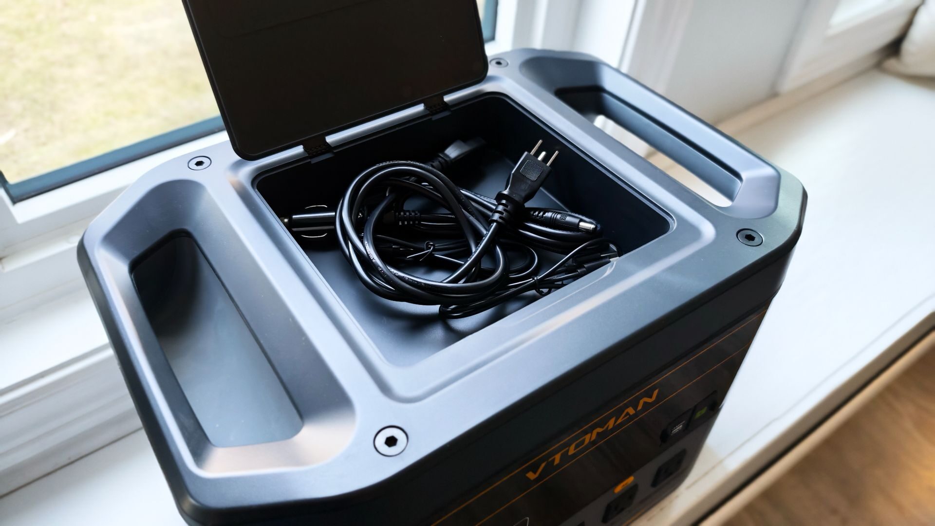 Vtoman Flashspeed 1000 Portable Power Station Bundle Review