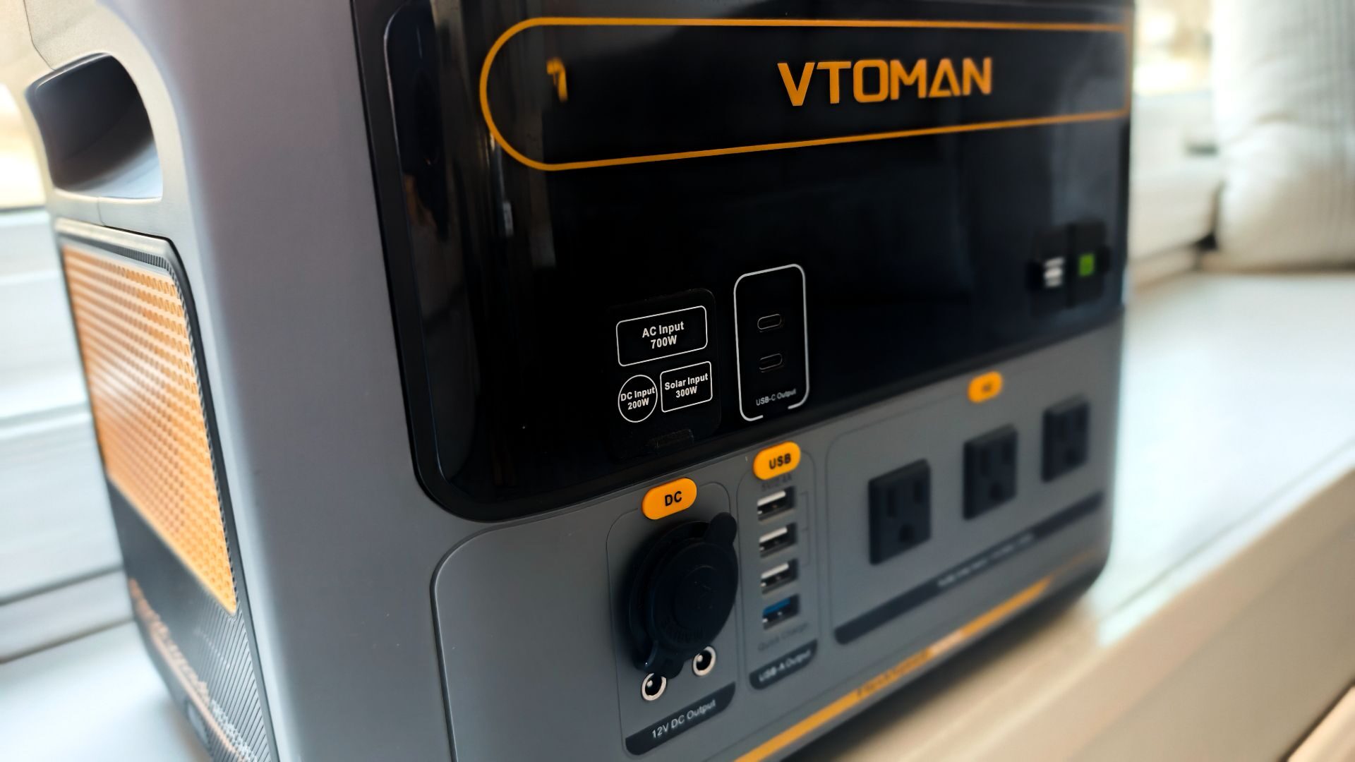 Vtoman Flashspeed 1000 Portable Power Station Bundle Review