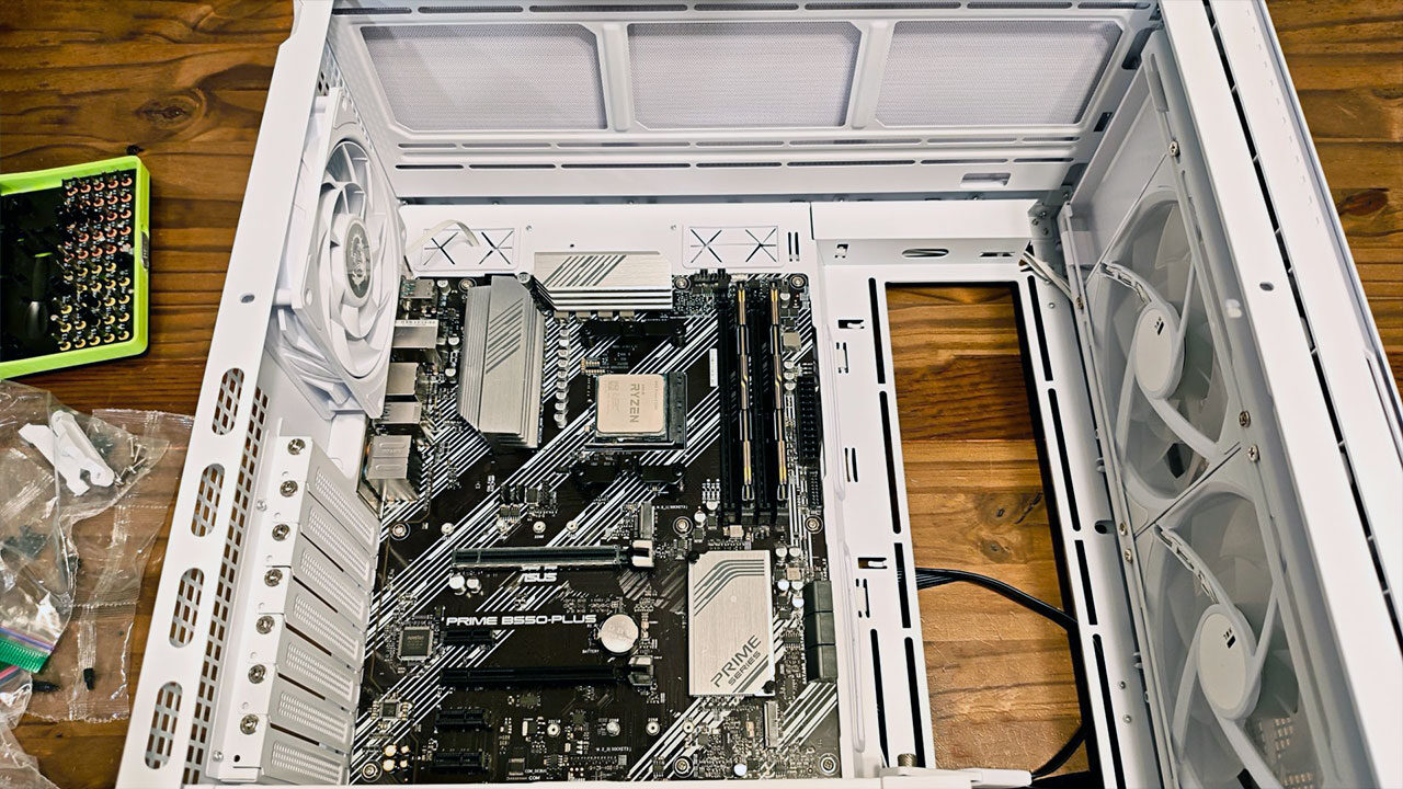 MSi MPG VELOX 300R AIRFLOW PZ Case Review